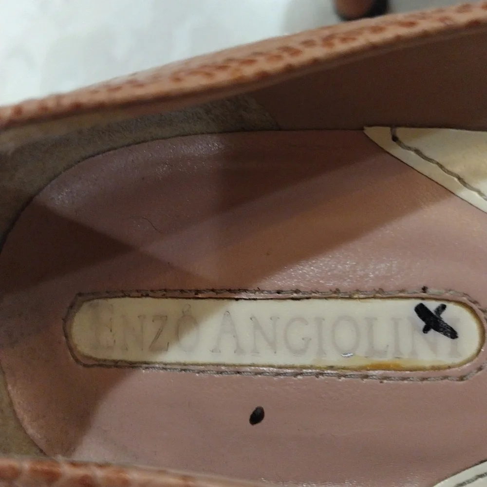 Enzo Angiolini. Blush Pump with EA Flexo Soles. Size 8M. Textured Leather Upper. - Picture 4 of 6